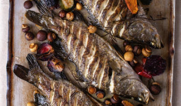 דג ברמונדי ישראלי אפוי בתנור עם פטריות של מרינה מהגליל וירקות צלויים