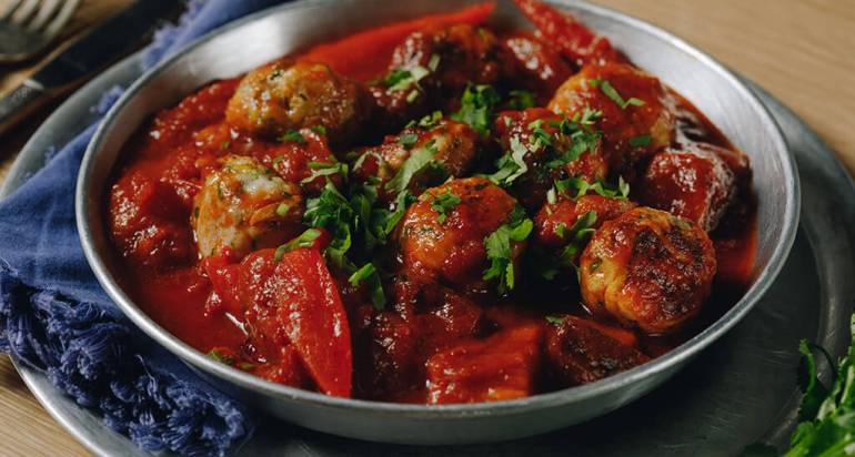 קציצות דג ברמונדי ישראלי ברוטב פיקנטי