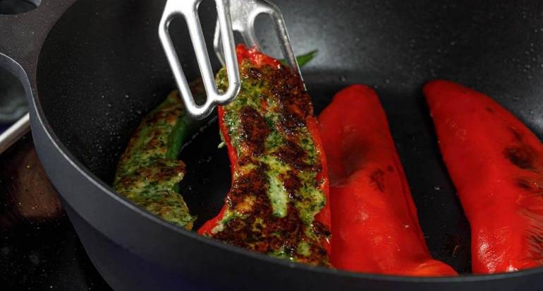 פלפלים מתוקים וחריפים ממולאים בברמונדי ישראלי