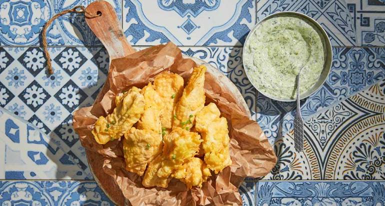 ברמונדי ישראלי פריך בטמפורה עם איולי עשבי תיבול