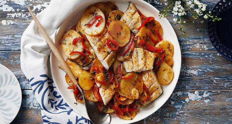 פילה דג ברמונדי בנוסח מרוקאי עם תפוחי אדמה