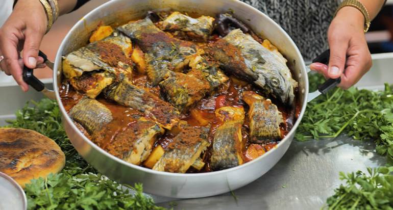 ברמונדי מרוקאי עם פיתות פרנה