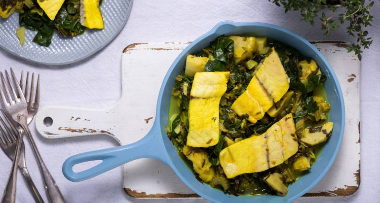 פילה ברמונדי בתבשיל שום ארטישוק ומנגולד